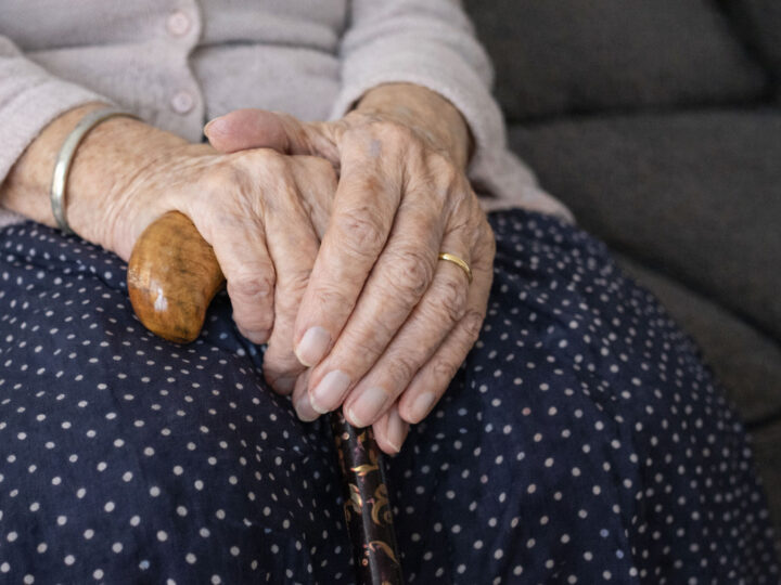 Brasil entra na era da quarta idade e desafia famílias
