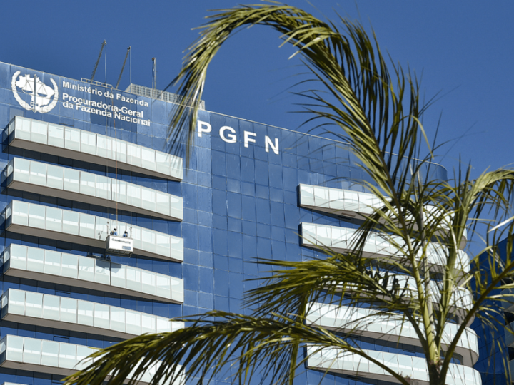 Lei endurece regras fiscais em meio a recorde de arrecadação