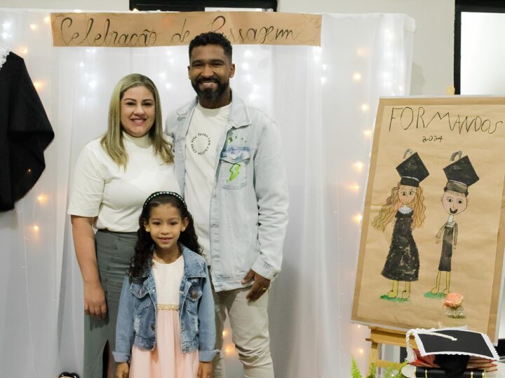 Apoio durante licença-maternidade ajuda colaboradora a crescer na carreira e liderar equipe de mulheres