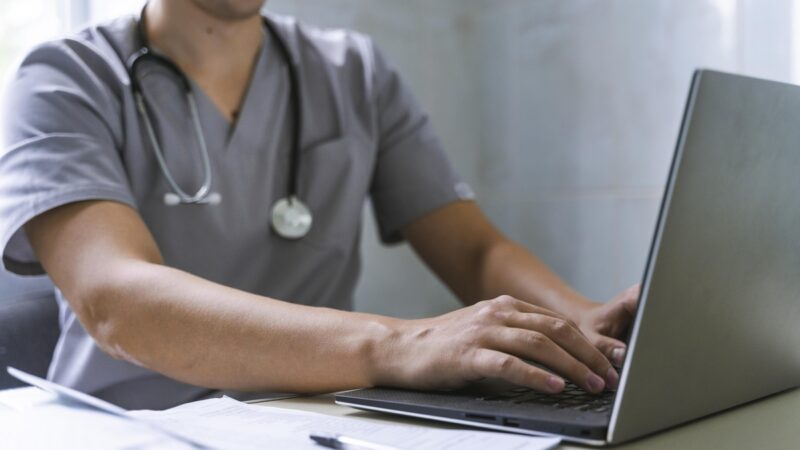 CFM define regras para IA e garante autonomia do médico