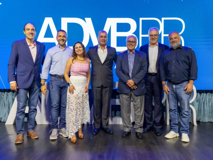 Roberto Herrera assume a presidência da ADVB/PR para o biênio 2026-2027