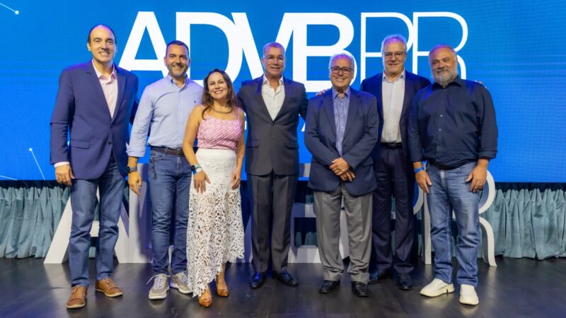 Roberto Herrera assume a presidência da ADVB/PR para o biênio 2026-2027