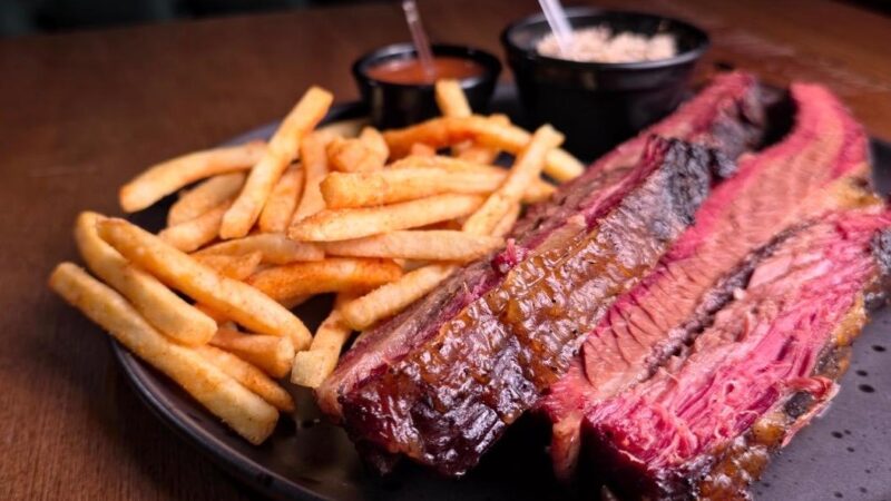 Eagle BBQ & Burger aposta no churrasco texano com carnes defumadas de verdade em Curitiba