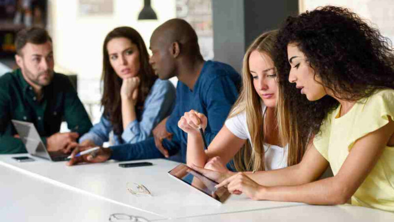 União Europeia e Centro Universitário Integrado lançam curso inédito no Brasil para combater desinformação