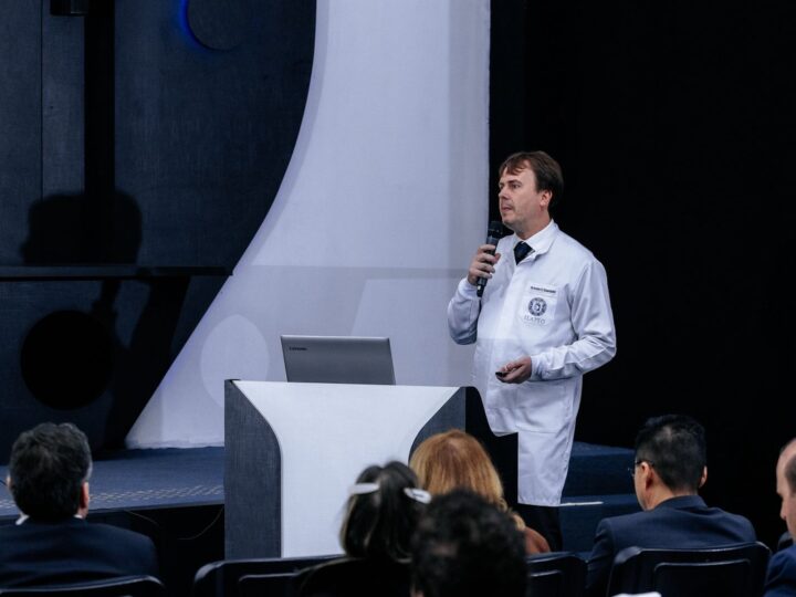 Cirurgia guiada reduz erros na instalação de implantes