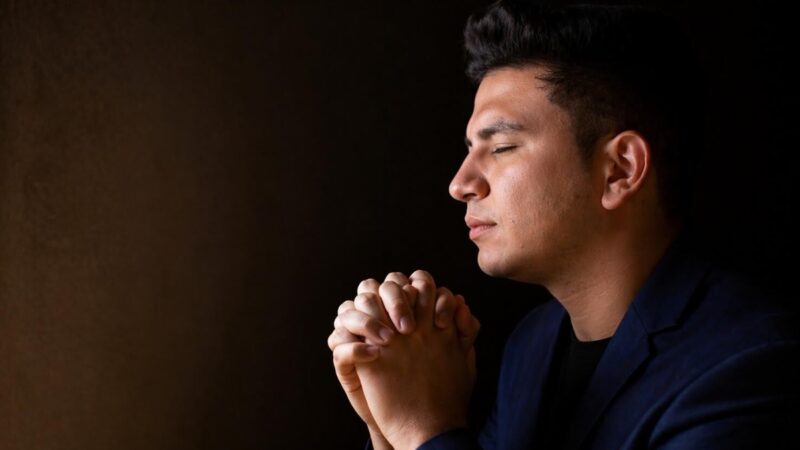 Fé e ciência: oração pode contribuir com o bem-estar