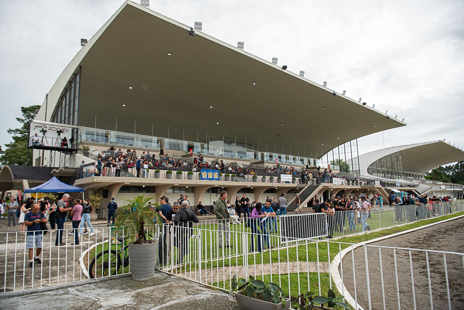 Feriado de Tiradentes terá corridas ao vivo, lazer e programação especial no Jockey Club do Paraná