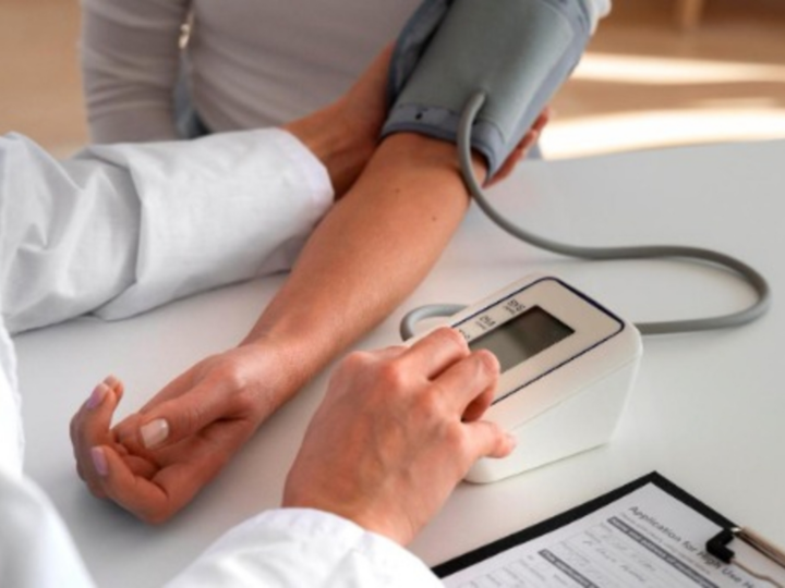 Cuidar da mente também ajuda a controlar a pressão alta