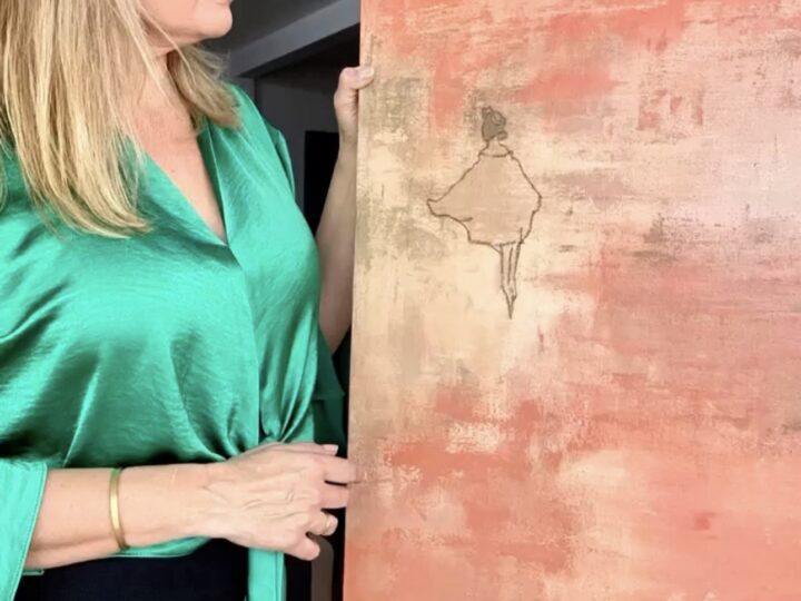 Artista de Curitiba, premiada no exterior, participa do Salão Anual de Arte de Paraty