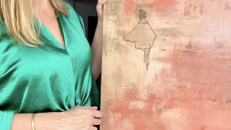 Artista de Curitiba, premiada no exterior, participa do Salão Anual de Arte de Paraty