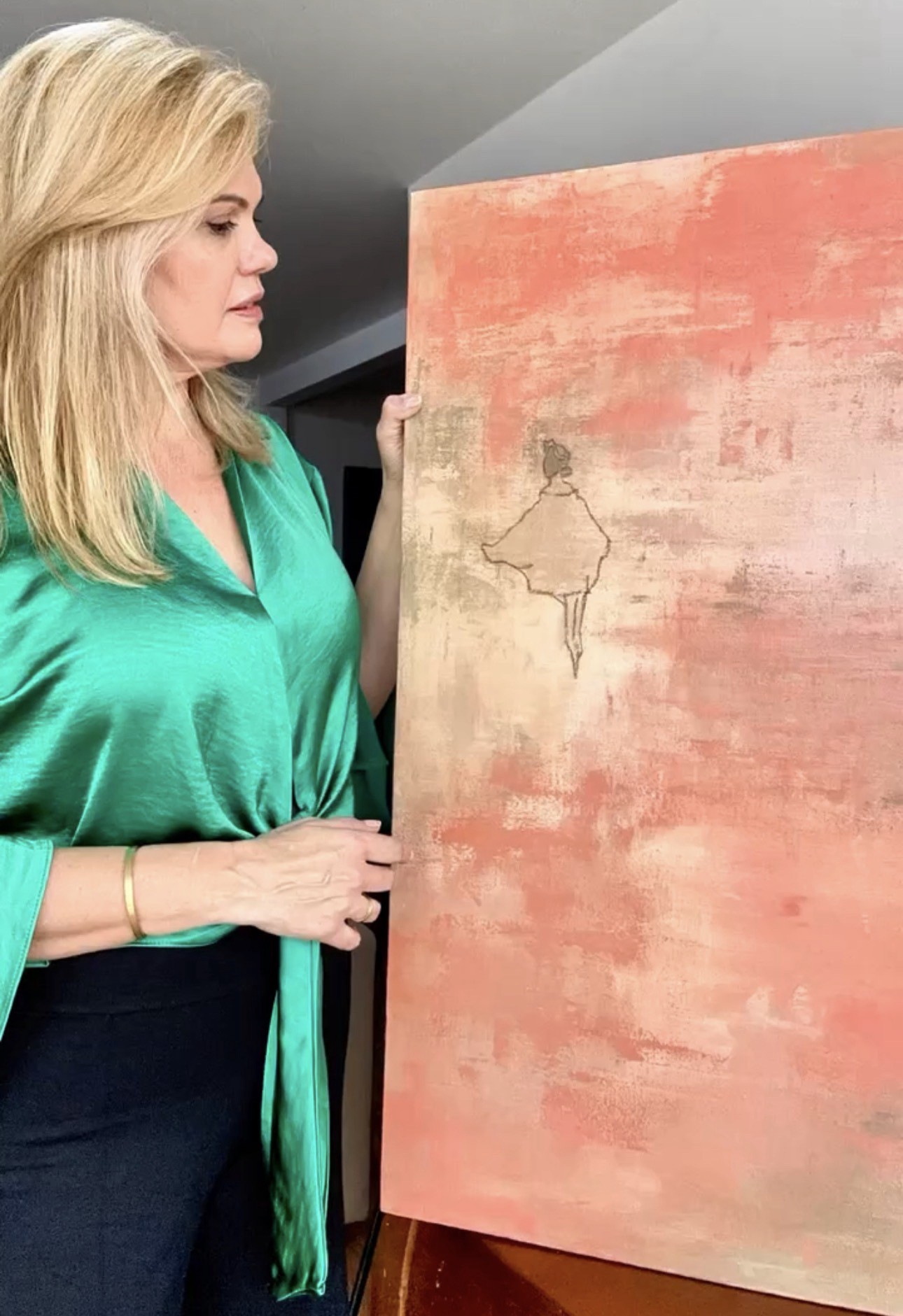 Artista de Curitiba, premiada no exterior, participa do Salão Anual de Arte de Paraty