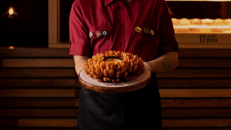 Outback Steakhouse anuncia unidade em Ponta Grossa e oferece 85 vagas de trabalho no Shopping Plaza Campos Gerais