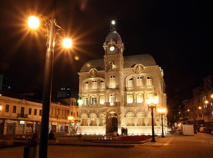 Curitiba a pé: arquitetura que conta a história da cidade