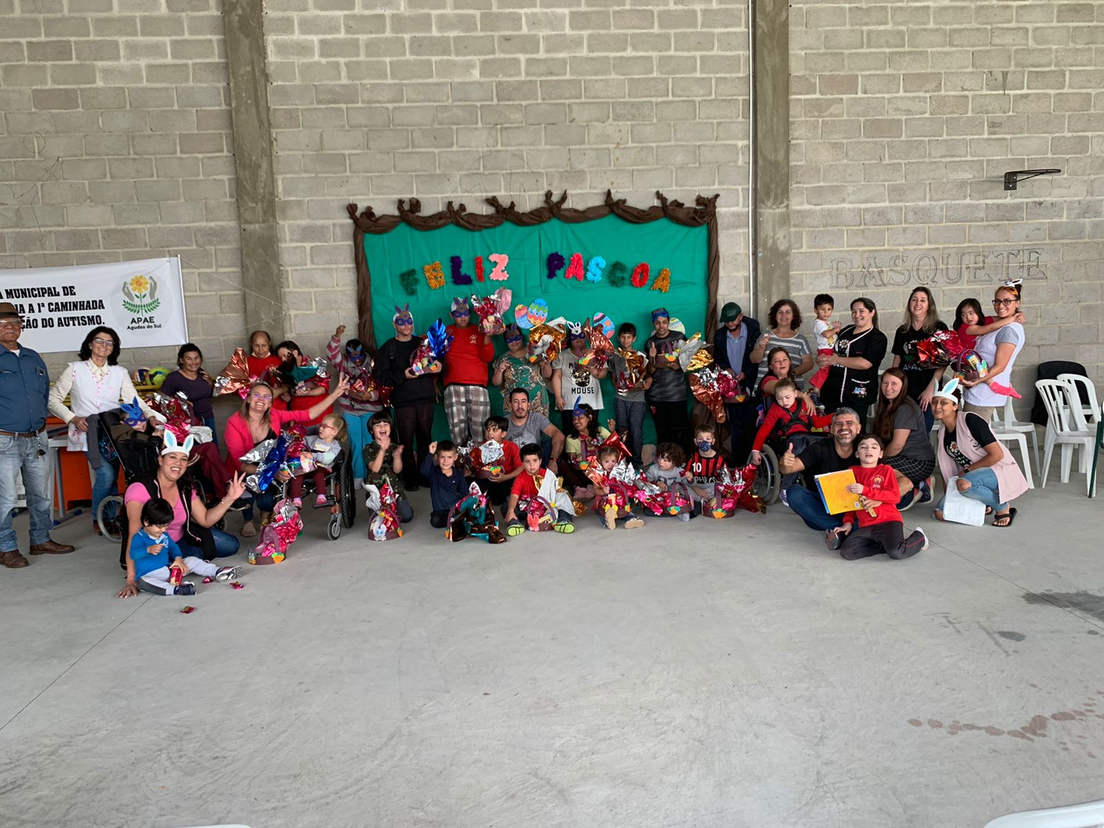 Font Life adoça a Páscoa de alunos da APAE de Agudos do Sul e reforça parceria com ações sociais