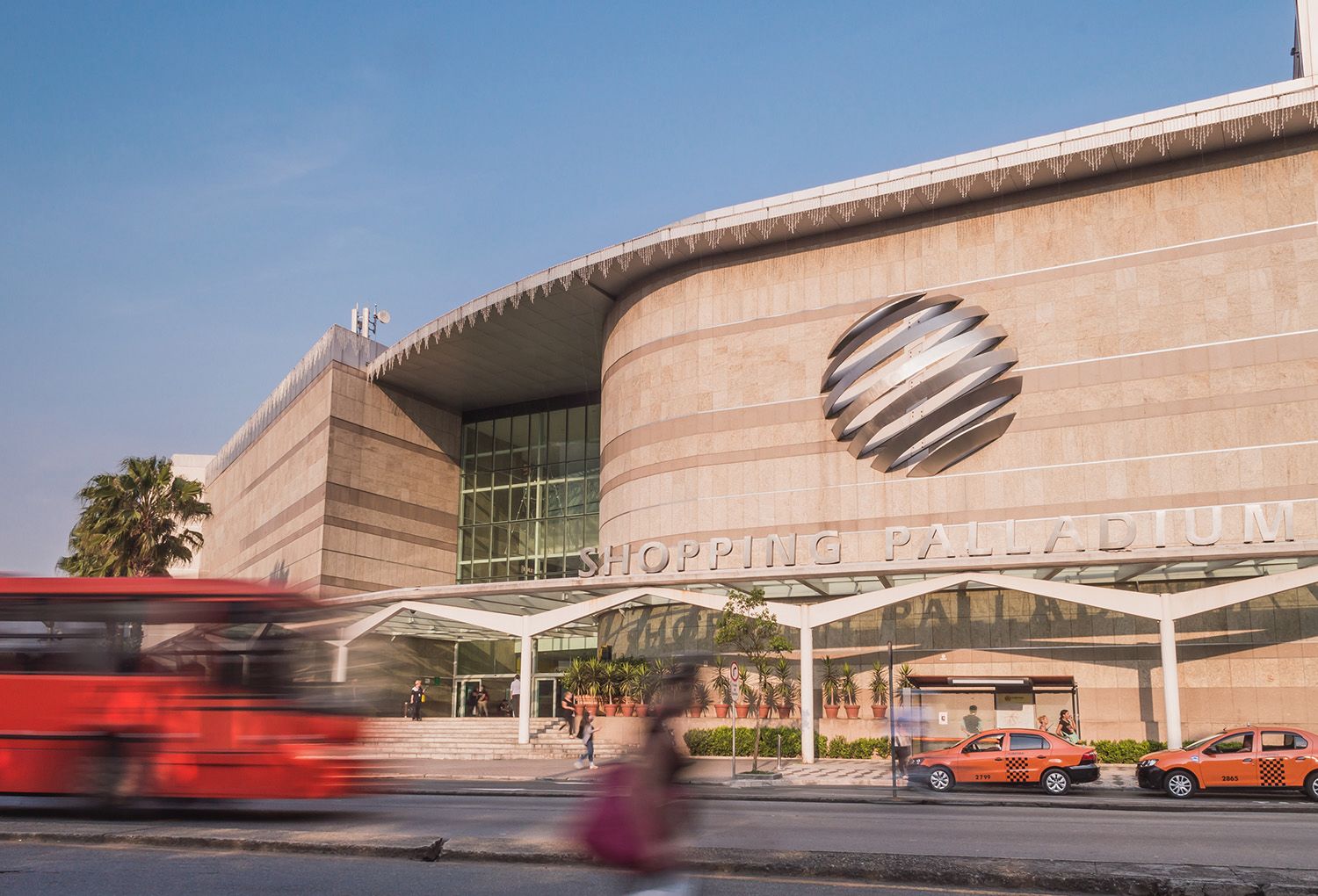 Shoppings divulgam horários de funcionamento para Dia do Trabalhador