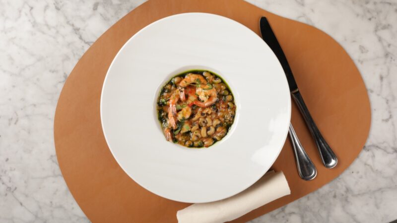 Chef Vania Krekniski assina novo menu autoral de jantar do Restaurante Trinitas