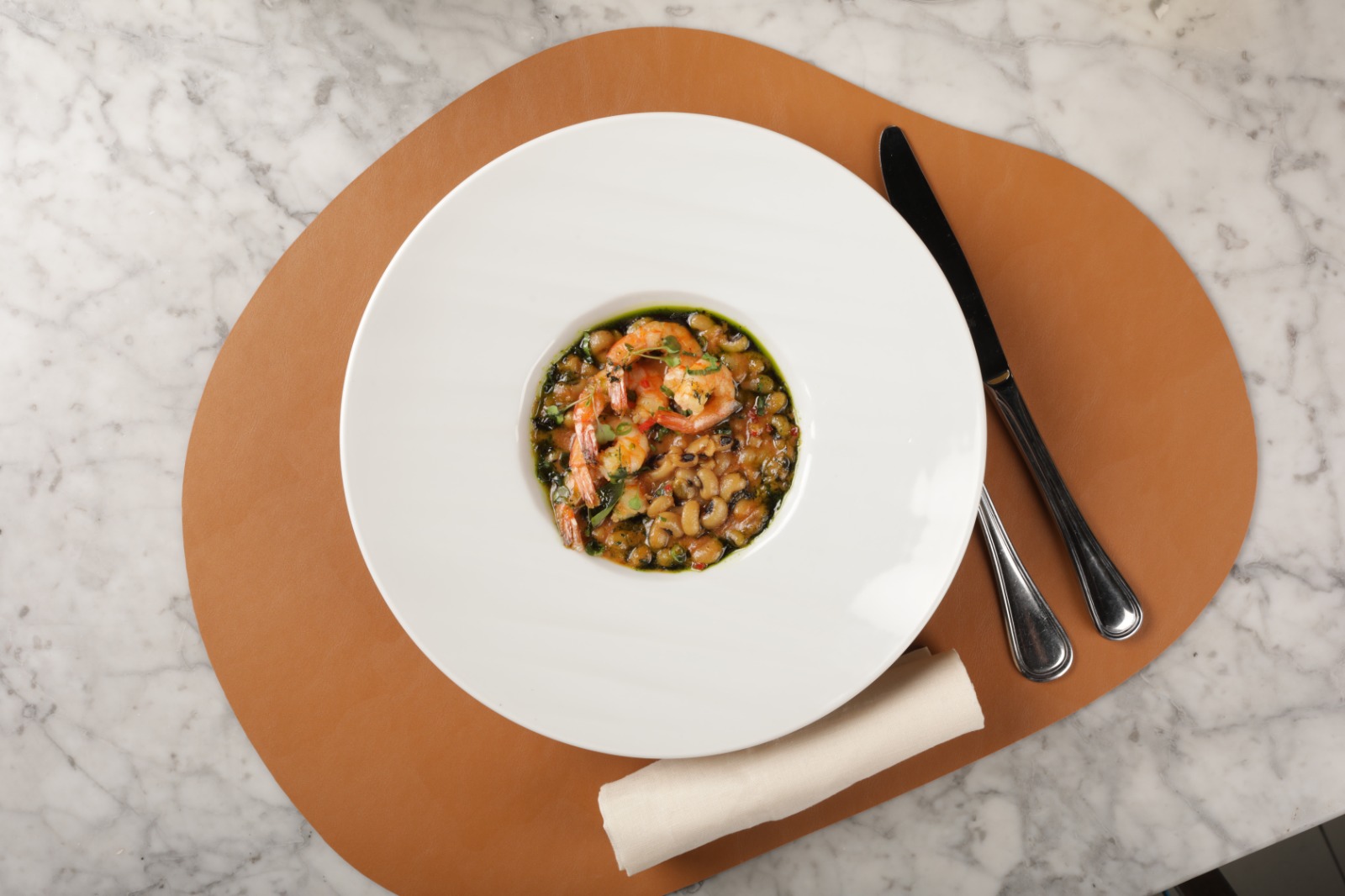 Chef Vania Krekniski assina novo menu autoral de jantar do Restaurante Trinitas