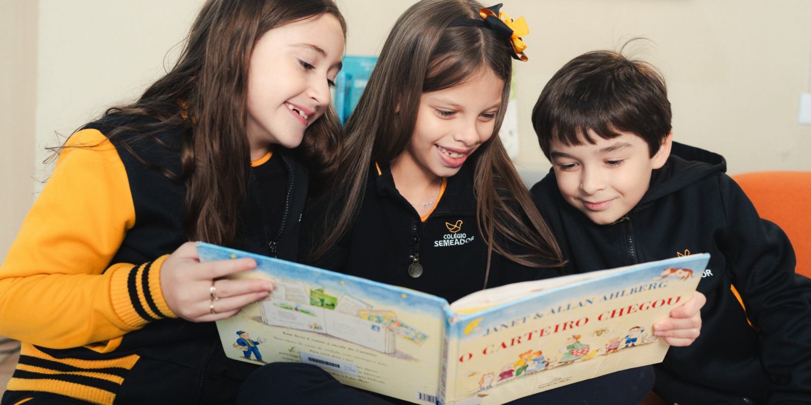 Mais livros, menos telas: 10 motivos para incentivar a leitura de crianças e adolescentes