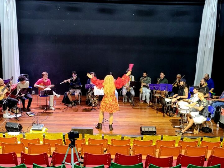 Espreme a Pitanga estreia temporada com maestrina drag