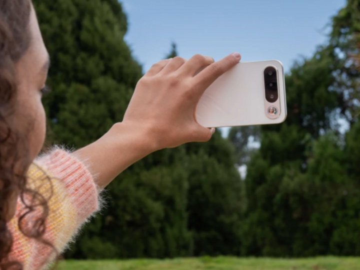 Novo realme 16 5G chega dia 20 com barra de câmera traseira