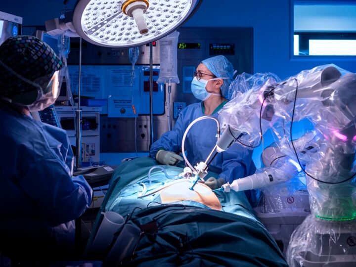 CMR Surgical promove debate sobre IA e o futuro da saúde