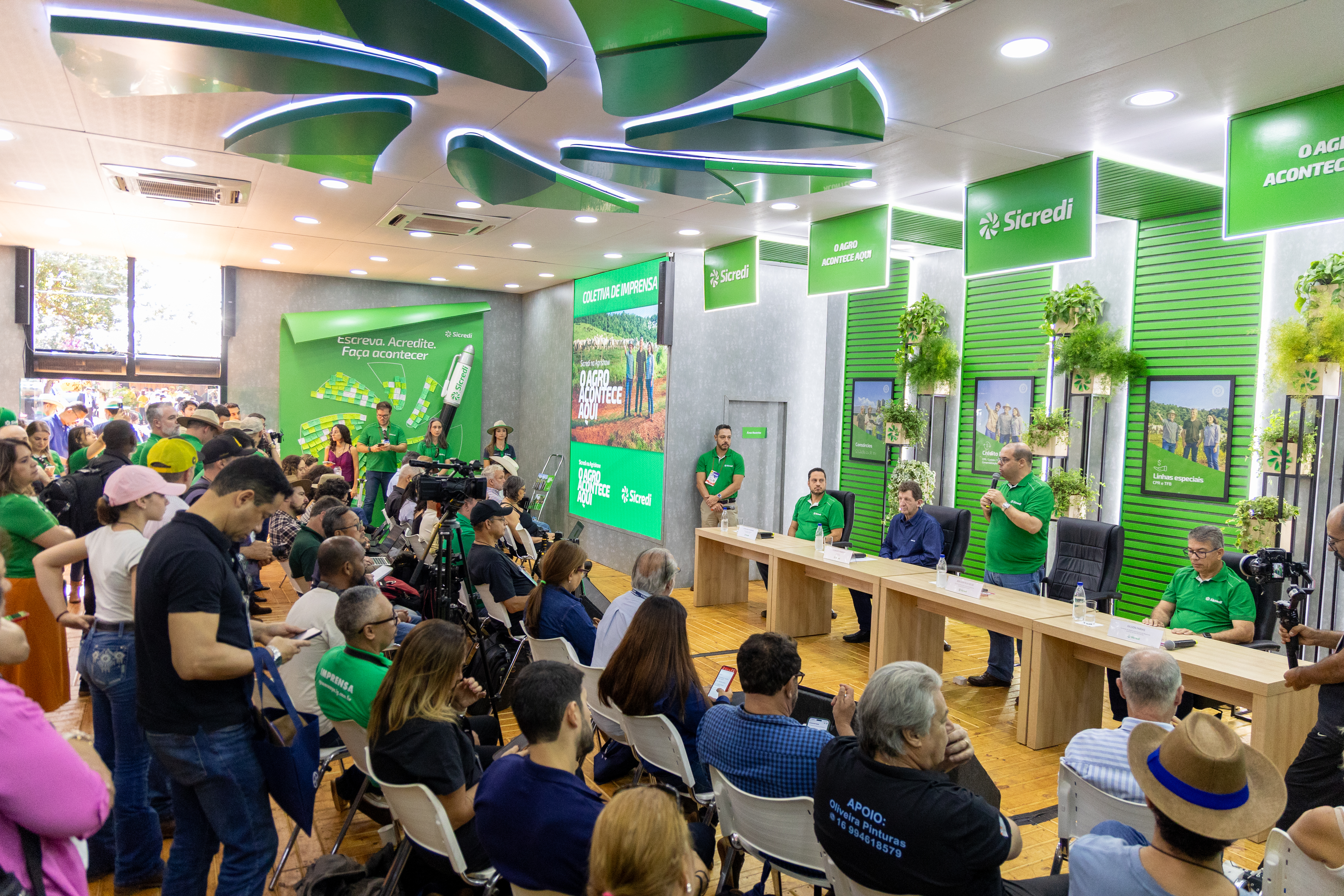 Sicredi reforça protagonismo na Agrishow 2026 como maior financiador privado do agronegócio brasileiro