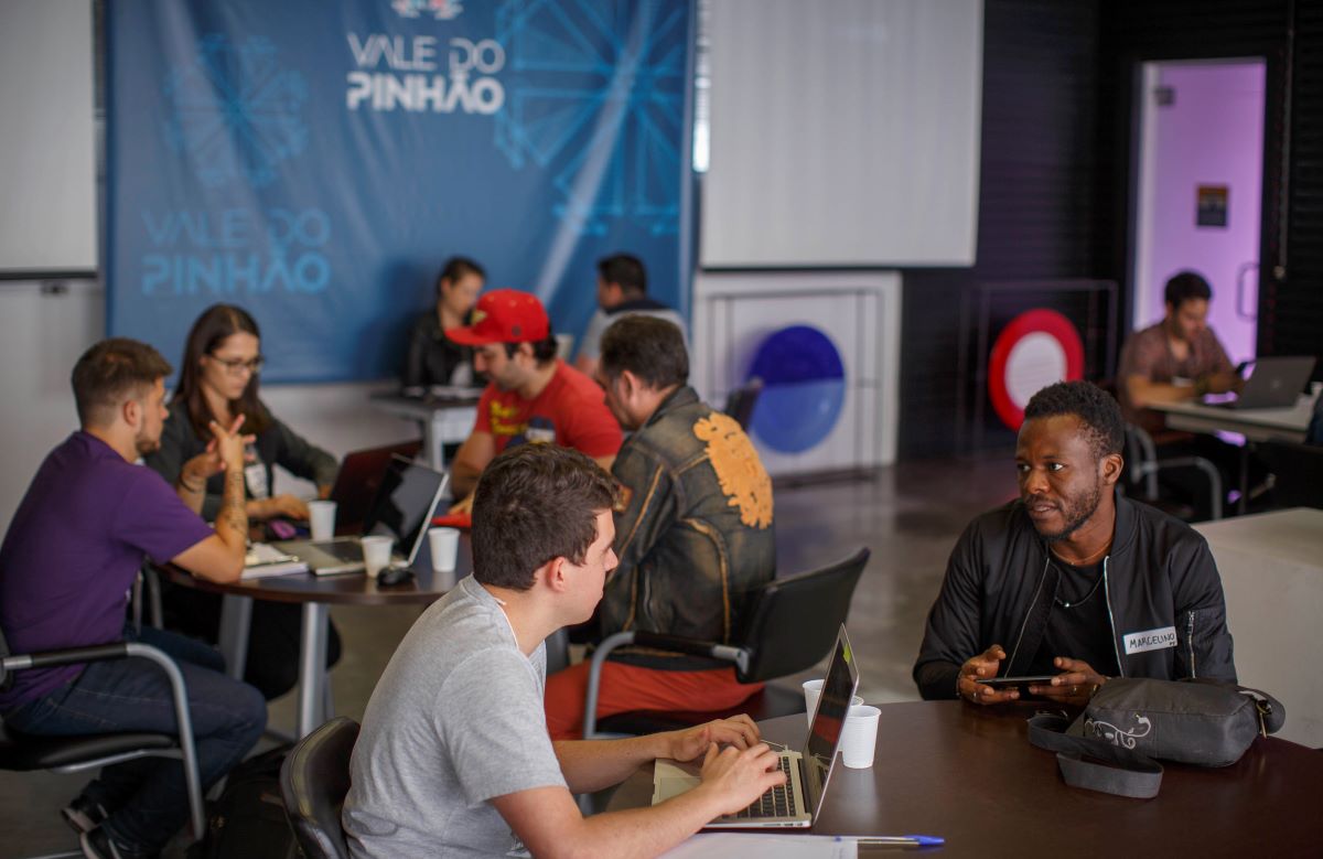 Curso gratuito de empreendedorismo para Migrantes, no Vale do Pinhão,  oferece formação completa e chance de ganhar capital semente
