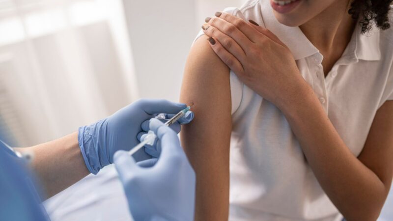 Vacinação contra gripe ganha reforço nas farmácias