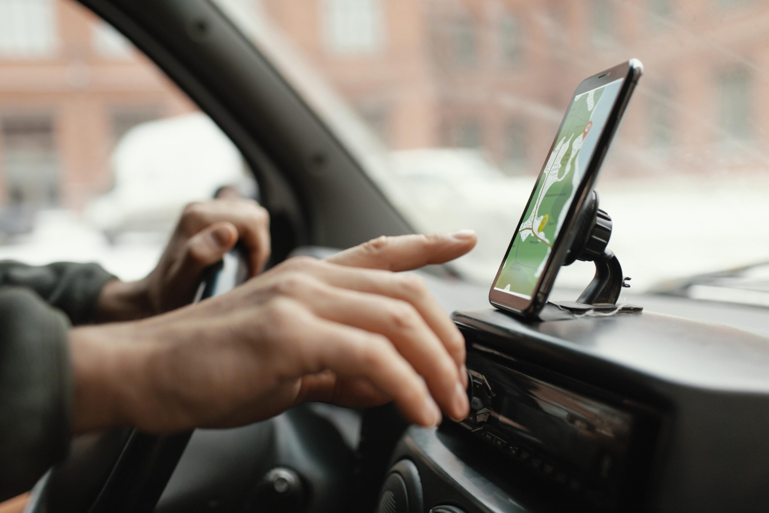 Por que motoristas estão migrando do aplicativo urbano para o transporte corporativo