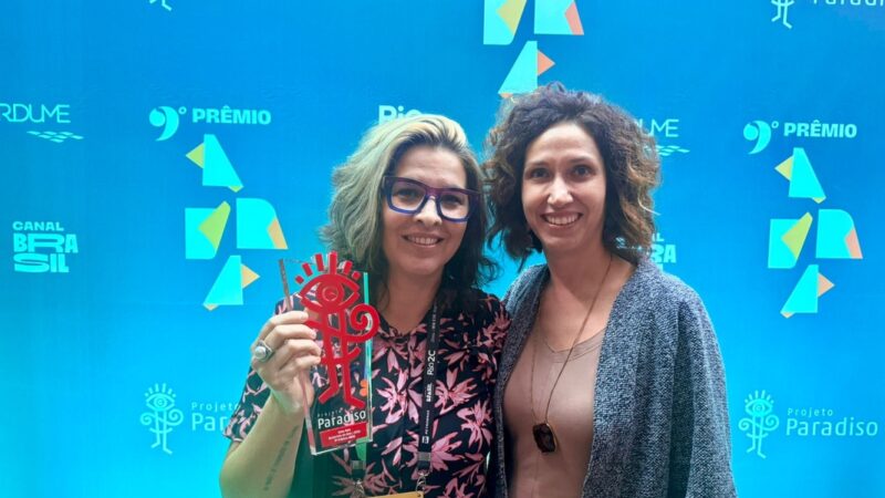 Keka Reis recebe Prêmio Paradiso de Roteirista no ABRA