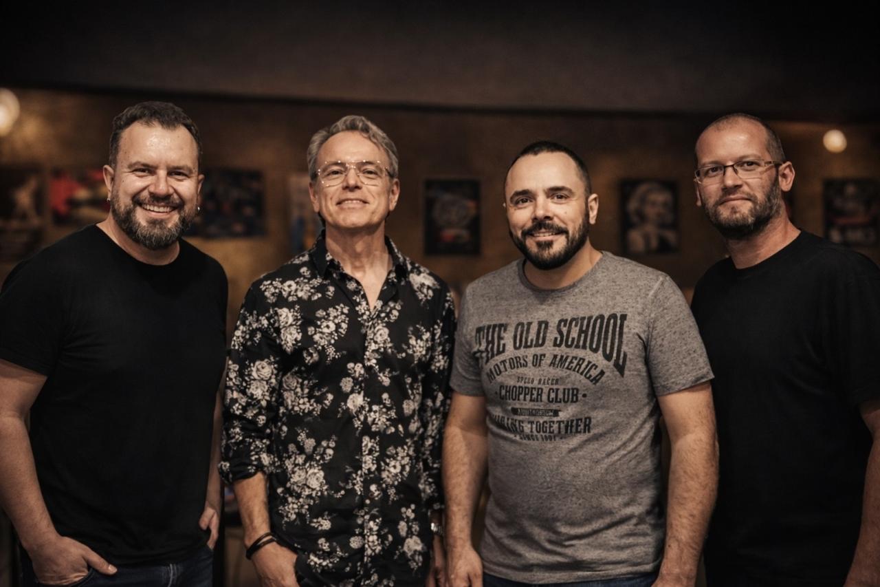 Feriado começa com rock and roll no Quintal do Monge