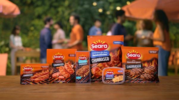 Fábricas da Seara no Paraná produzem itens da linha Churrasco, destaque da nova campanha com Galvão Bueno e Arnaldo Cezar Coelho