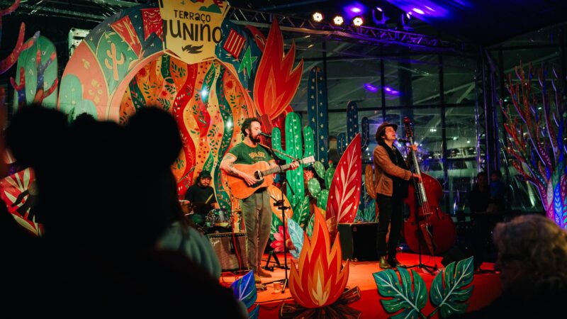 Sabores autorais, música ao vivo e programação cultural em oito dias no Terraço Junino do Pátio Batel