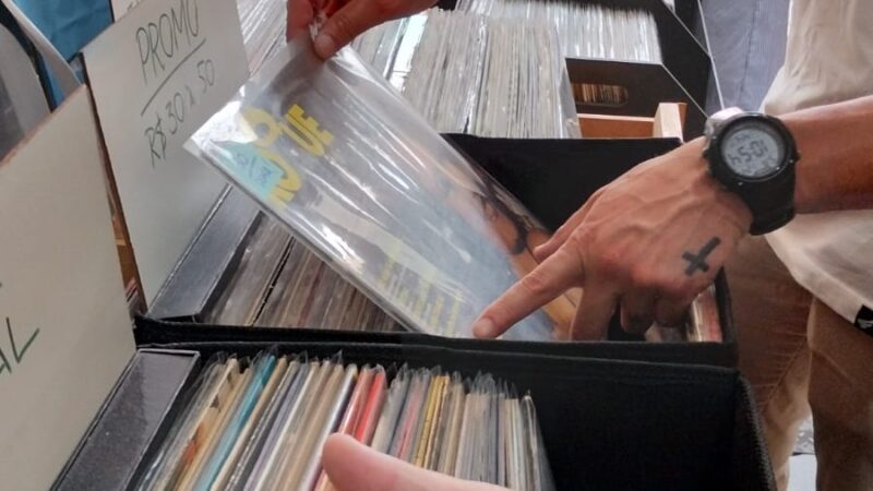 Feira do Vinil reúne mais de 5 mil discos e serviço de avaliação no Shopping Crystal