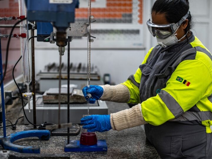 Empresas ampliam vagas e buscam talentos