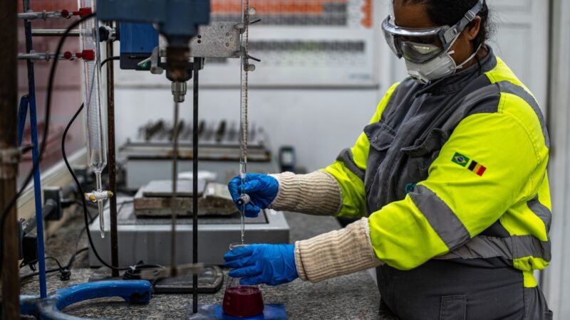 Empresas ampliam vagas e buscam talentos