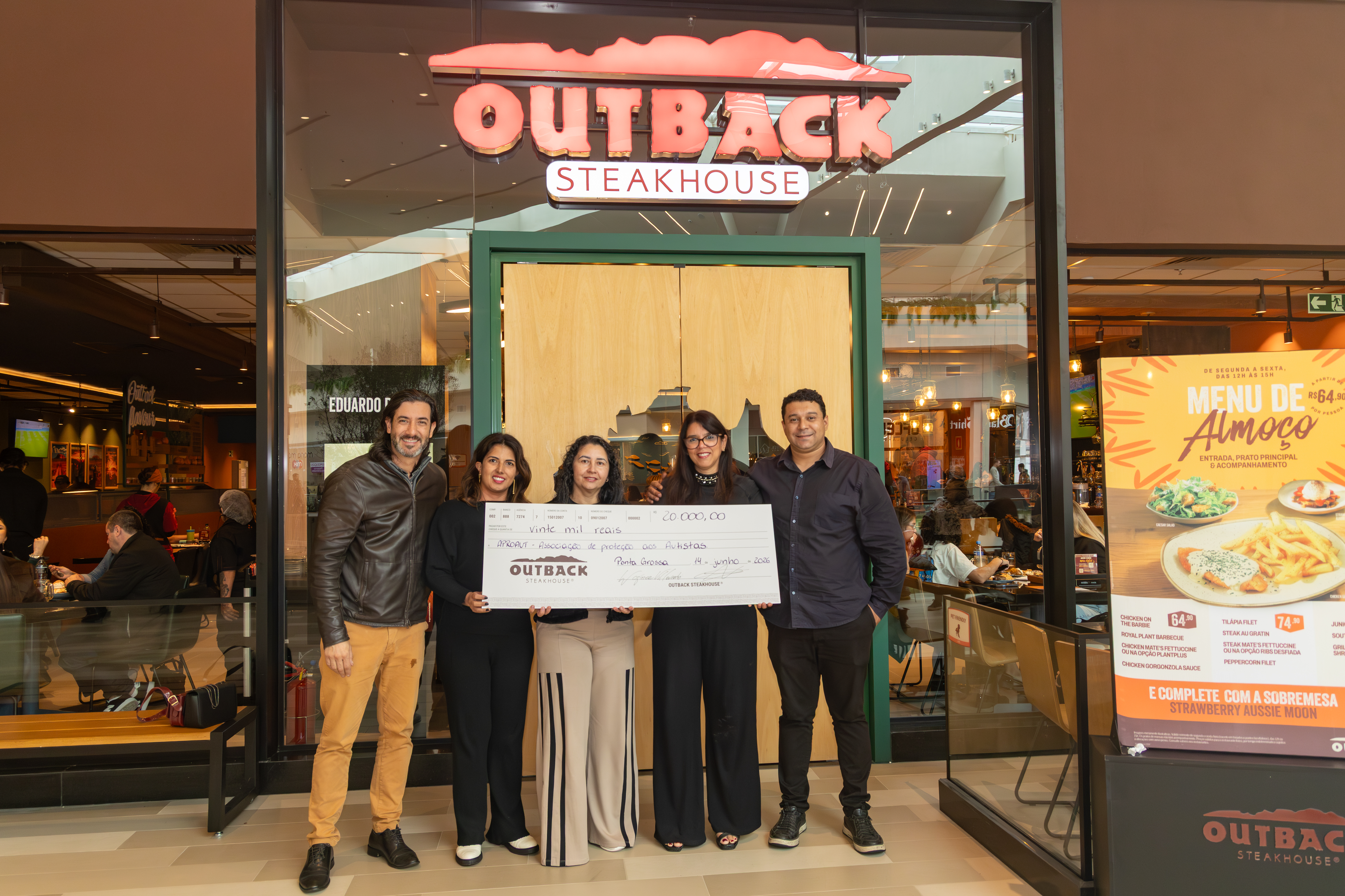 Outback doa R$ 20 mil em gift cards para Associação de Proteção dos Autistas de Ponta Grossa (PR)