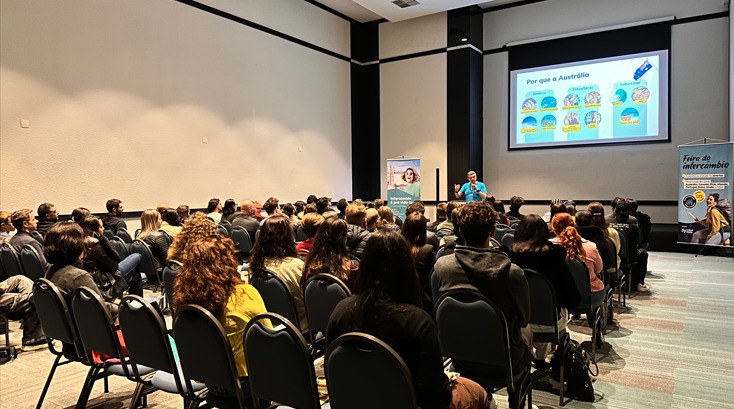 Feira de intercâmbio atrai público de diversas idades e aposta em personalização