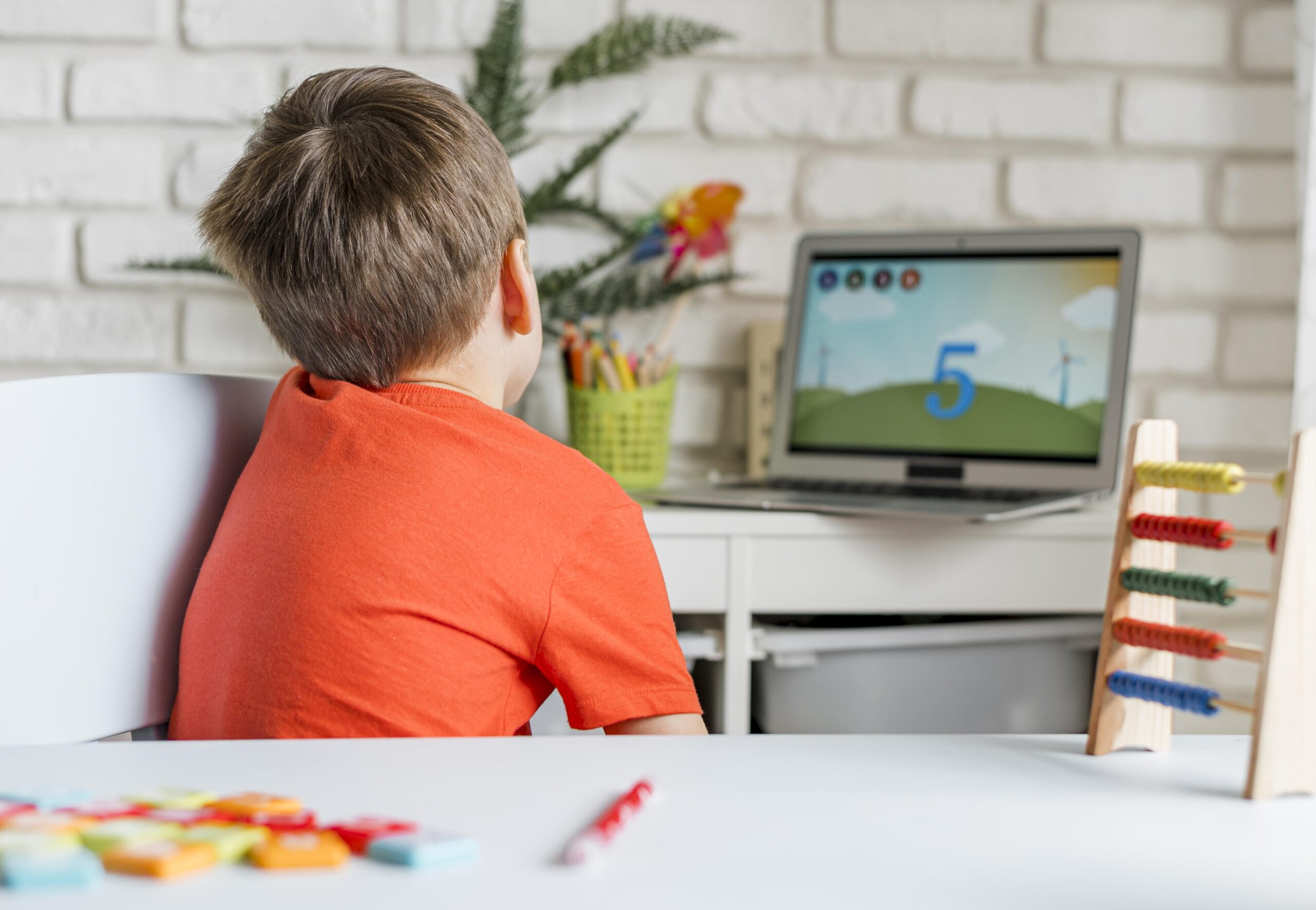 Da caixa de brinquedos às telas: o que Toy Story nos ensina sobre a infância na Era Digital