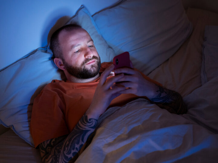 Quase 80% dos brasileiros dormem menos de 7h, mostra estudo