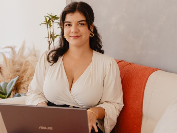 Da Ilha do Mel à gestão estratégica: a trajetória de Bianca Martinowsky e o impacto da raiz caiçara em sua forma de empreender