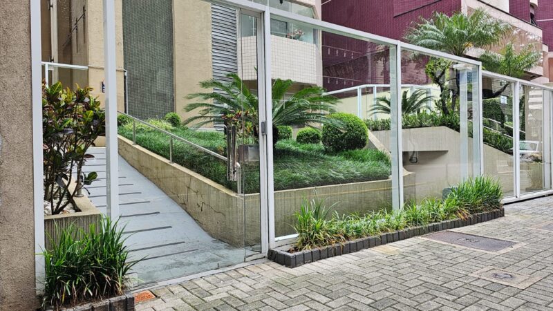 Empresa curitibana amplia atuação em soluções de vidro para fachadas e áreas externas