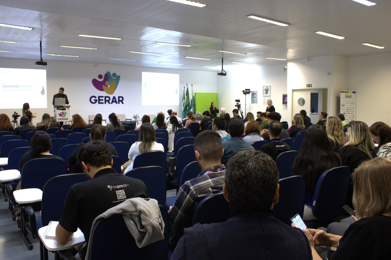 Seminário Bi-Estadual de Aprendizagem entra na reta final de inscrições presenciais e reúne especialistas nacionais em Curitiba
