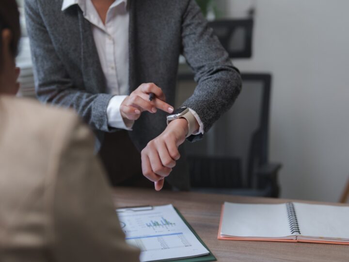 IA ajuda empresas a identificar erros na jornada e reduzir riscos trabalhistas