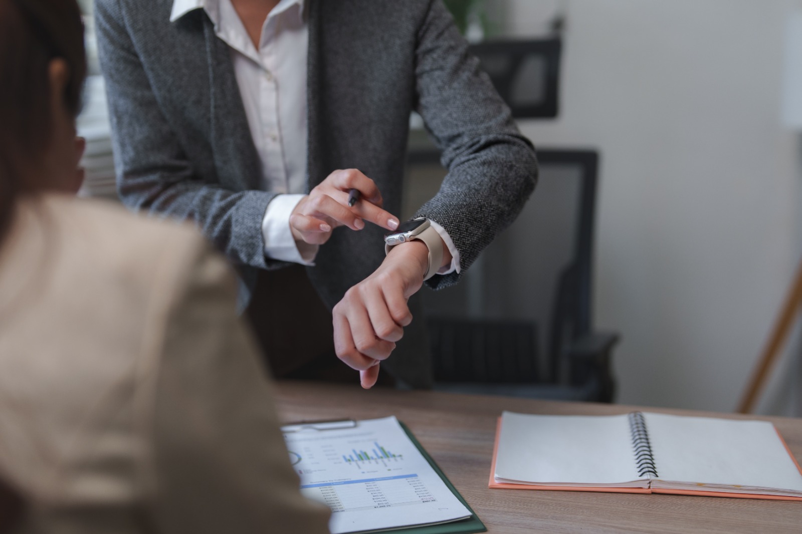 IA ajuda empresas a identificar erros na jornada e reduzir riscos trabalhistas