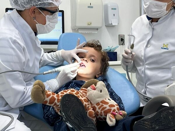 Volta às aulas põe a consulta odontológica infantil em pauta