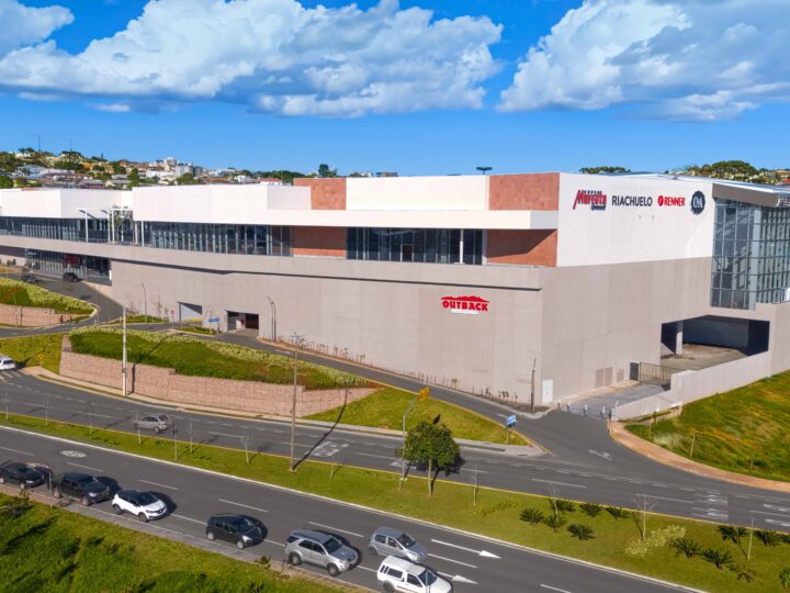 Plaza Campos Gerais promove ação para o Dia do Cliente com roleta de brindes