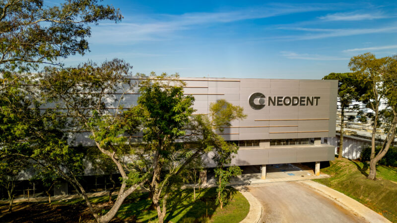 Neodent inaugura um dos maiores complexos industriais de implantes dentários do mundo com investimento de até R$ 2 bilhões
