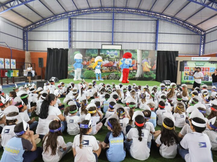 Sicredi e Smurfs transformam sustentabilidade em experiência para crianças em parceria inédita no Brasil