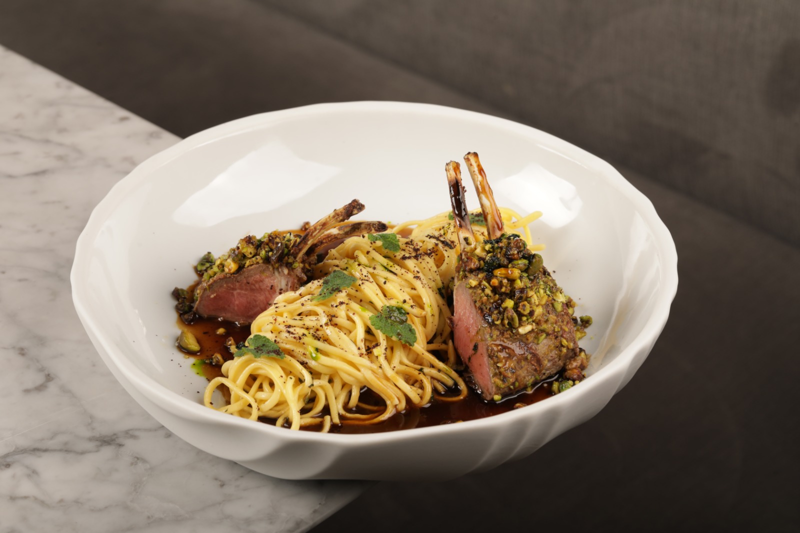Experiência exclusiva no dia 15 de outubro tem menu de seis tempos e reúne pratos da chef curitibana a rótulos selecionados